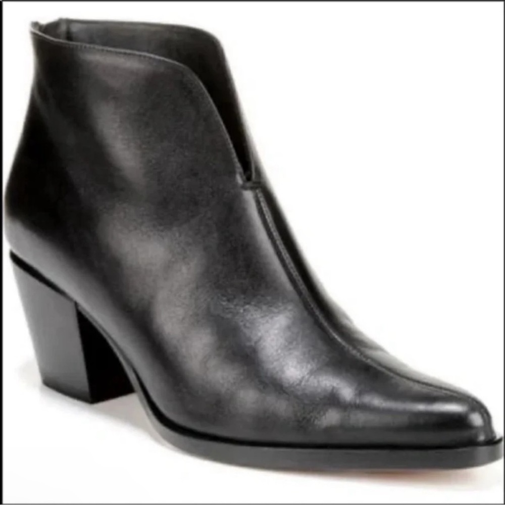 Vince Women’s Havana Notch Booties Black leather, block heel, pointed toe VGUC 7